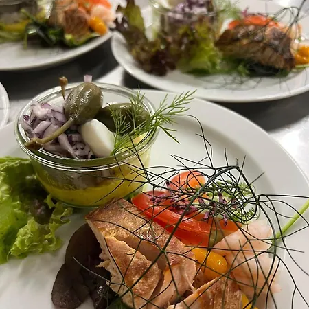 Inn Gershoj & *